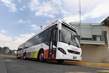 La primera unidad salió de la estación Terminal de Pasajeros, ubicada dentro de la base aérea de Santa Lucia, a las 4:00 de la madrugada, mientras que en la estación Ojo de Agua el servicio arrancó 40 minutos más tarde. 