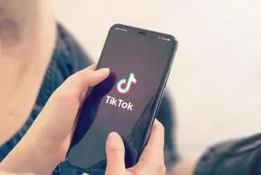 Marco Zenone, investigador de políticas de salud en la Escuela de Higiene y Medicina Tropical de Londres, considera que es urgente que los investigadores comiencen a averiguar si TikTok tiene problemas similares a otras plataformas