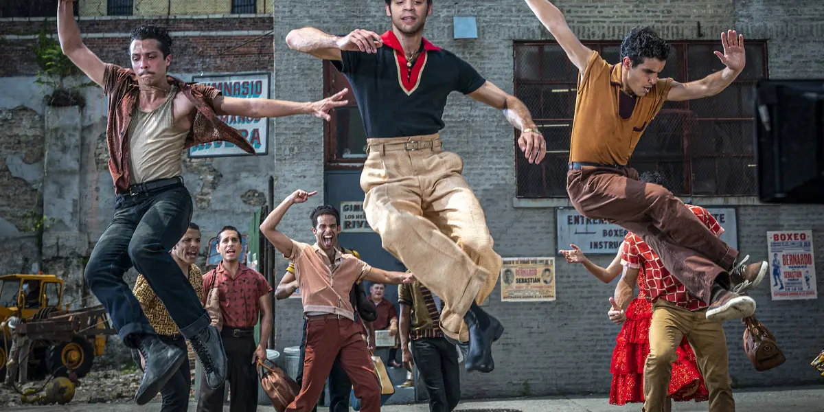 Spielberg ha querido aclarar que fue su decisión no subtitular esos extractos y lo hizo pensando en la comunidad latina de su país.