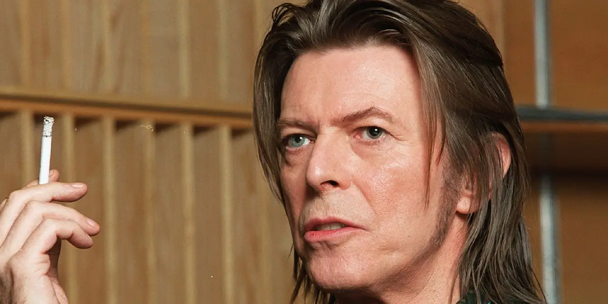 Bowie, quien traspasó los límites de la música y de su propia cordura para producir algunas de las canciones más innovadoras de su generación.