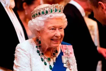 Conoce el misterio que había en la bolsa de la Reina Isabel II