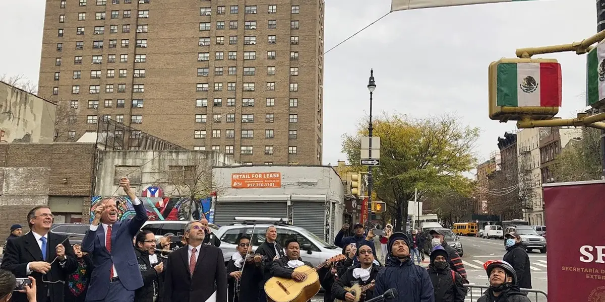 Ebrard Casaubón, titular de la Secretaría de Relaciones Exteriores del Gobierno de México fue parte del homenaje que rindieron las autoridades de Nueva York a la cultura de nuestro país a través de una calle.