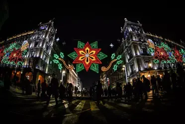 El horario de actividades de la verbena navideña será de 12:00 horas a las 21:00 horas en días regulares; el 24 y 31 de diciembre operará de 12:00 horas a 17:00 horas. El 25 de diciembre será de las 17:00 horas a las 21 horas.