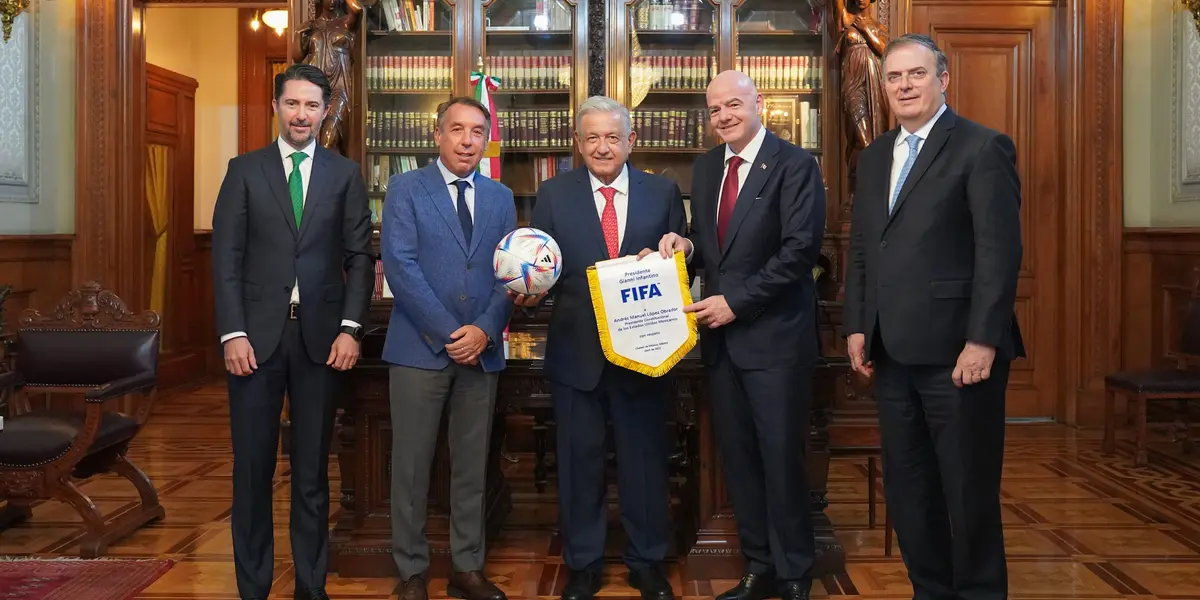 El presidente Andrés Manuel López Obrador se reunió esta tarde con Gianni Infantino, presidente de la FIFA en Palacio Nacional,