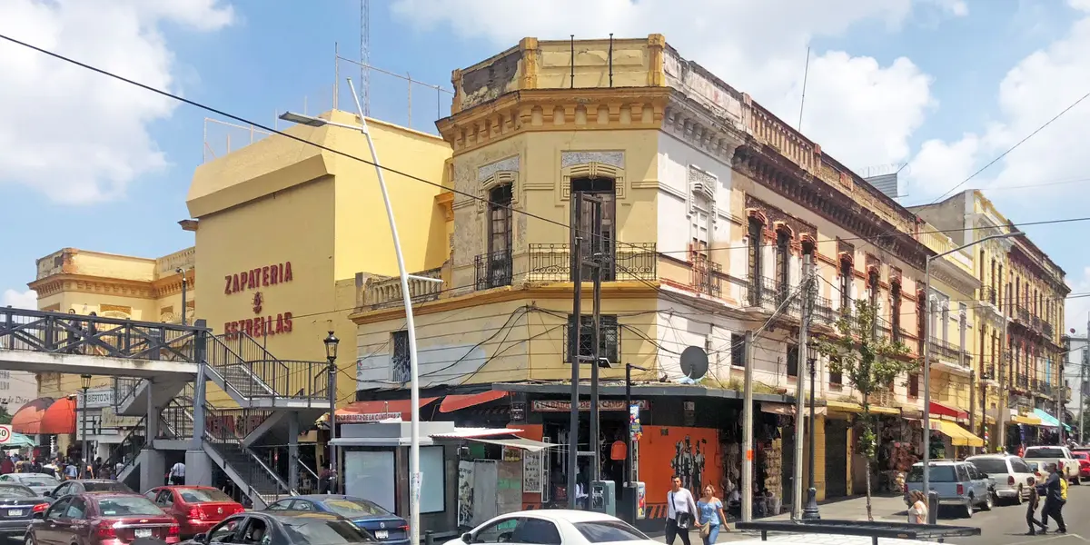 El Sistema Intermunicipal de los Servicios de Agua Potable y Alcantarillado (Siapa), informó que este cierre obedece a la construcción del colector pluvial San Carlos.