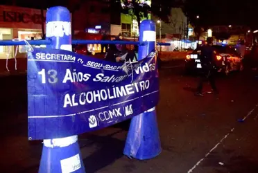 El subsecretario de Participación Ciudadana y Prevención del Delito, Pablo Vázquez Camacho, fue el encargado de dar el banderazo de arranque del Operativo Especial Conduce sin Alcohol en un punto de revisión en la colonia Lomas de Chapultepec.