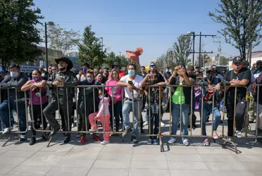 Este martes 28 de diciembre, familiares de la leyenda del rock urbano se dieron cita en el paseo cultural ubicado sobre el camellón de la avenida Pantitlán, dónde fue rendido un homenaje en su memoria.