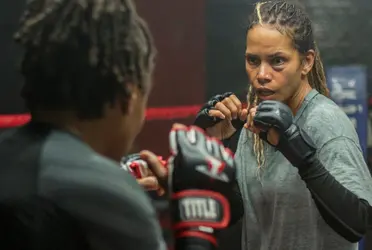 Netflix lanzó el tráiler oficial de 'Herida', drama de artes marciales mixtas. Se trata de una historia triunfal sobre una luchadora que recupera su entereza dentro y fuera del ring cuando todo el mundo la daba ya por noqueada.