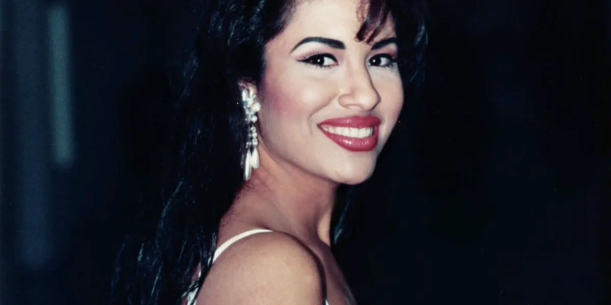 Observa el cambio radical de la famosa cantante Selena Quintanilla o más conocida como la “Reina del Tex-Mex”.