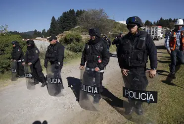 Para garantizar que la jornada se realice con tranquilidad, el Estado de México dispuso de 2 mil 890 policías estatales y 663 patrullas; en la Ciudad de México serán desplegados 6 mil 549 elementos y 531 vehículos.