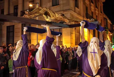 Robles Ortega, señaló que para la visita a los siete templos, así como a los viacrucis, los asistentes deberán mantener su sana distancia y respetar los protocolos sanitarios. 
 